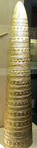 Cono dorado de Avanton, Vienne, 1500-1250 a. C.