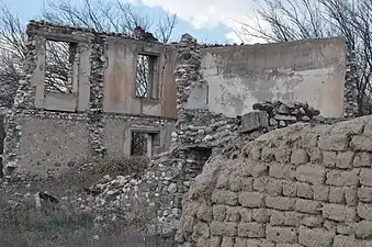 Casa destruida en Yabrayil