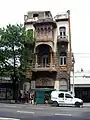 Casa Anda. Av. Entre Ríos 1081, barrio de San Cristobal. En estado de abandono y ruina.