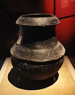 Alfarería negra de la cultura Hemudu (5000-3000 a. C.), procedente de Yuyao, provincia de Zhejiang (China).