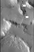 Imagen CTX que muestra la ubicación de las siguientes dos imágenes. La ubicación es el cuadrángulo Ismenius Lacus