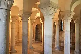 Iglesia abacial de la Trinité, cripta