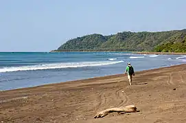 Cambutal con sus playas de arena oscura en el sur de Los Santos.