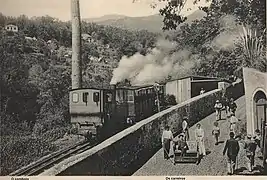 Descenso de los carros de cesto, paralela a la línea del comboi.