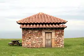 Reconstrucción de una casa romana en Campa Torres