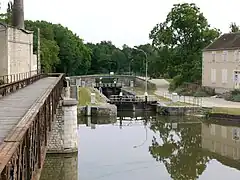 Cruce con el canal de Briare en Buges (municipio de Corquilleroy) cerca de Montargis.