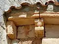 Dos de los canecillos romámicos del ábside. Iglesia de San Román de Tablada de Villadiego.