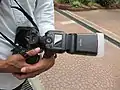 Canon EOS R6 con el flash speedlite EL-1