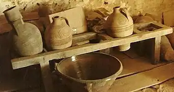 Cantarera en un viejo alfar de Priego (Cuenca).