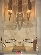 Capilla de Nuestra Señora del Carmen, con la tumba de Gaudí