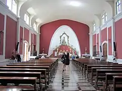 Interior de la iglesia del Hogar Español
