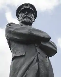 Estatua póstuma de Edward John Smith, capitán del Titanic.