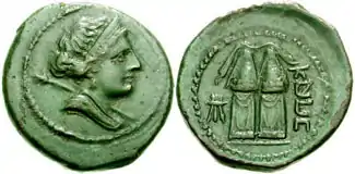 Moneda griega del siglo III a. C., con el busto de Hera en el anverso y dos xoanon representados en el reverso.