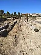 Calle conservada en buen estado que hace idea de su fábrica y uso.