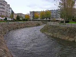 El río Allones, a su paso por Carballo.