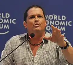 Carlos Vives (2013)  Equipo Malú