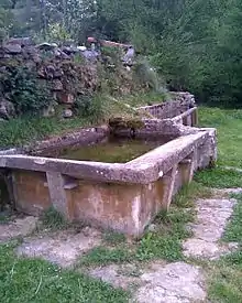 La Joya: pilón, lavadero público y abrevadero para ganado en Carrascal de San Miguel (Luena, Cantabria).