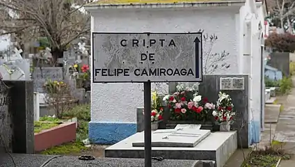 Cartel a tumba de Felipe Camiroaga, en Cementerio de Villa Alegre.