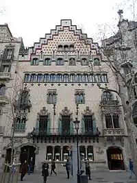 La Casa Amatller de Josep Puig i Cadafalch, en Barcelona, un ejemplo comercial-residencial.