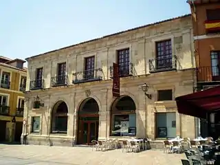 Fachada a la plaza San Martín de la Casa de las Carnicerías