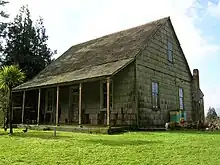 Casa típica de colonos alemanes en el sur de Chile, cerca de Puerto Varas.