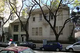 La Residencia de Virasoro (derecha) junto a la que diseñó para Pedro Ganduglia (izquierda)