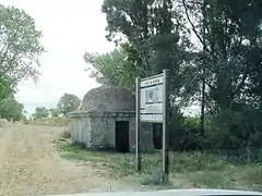 Arca de desagüe, para regadios próximos, en el camino de sirga. Junto al puente de Carrecalzada. Canal de Castilla