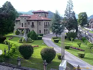 Casona de Fuentes Pila en Puente Viesgo, de Javier González Riancho.