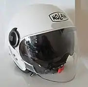 Casco con visera