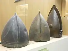 Cascos con cresta, 1150-950 a. C.
