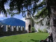Merlones gibelinos, castillo de San Pedro, Valle d'Aosta.
