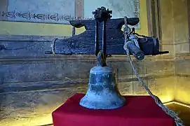 Campana "María" (ca.1550), perteneciente a la Ermita de la Virgen de Gracia (Castielfabib, Valencia), expuesta en la Casa de la Villa (2018).