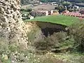 Hundimiento sobre una de las cuevas artificiales, visto desde la Torre Este.