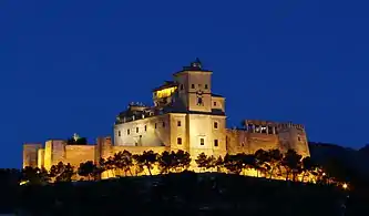 Imagen nocturna del Alcázar y la Basílica