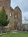 Torre primitiva (S. XI) con ventana geminada gótica