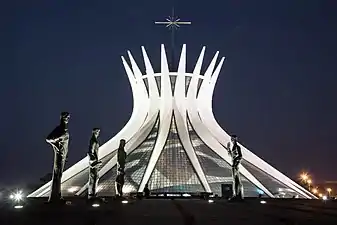 Catedral de Brasilia, de Oscar Niemeyer.