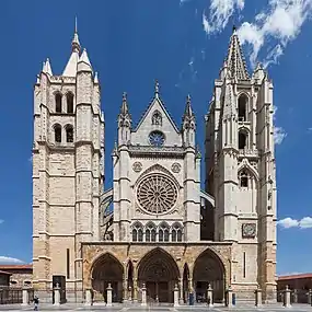 Fachada de la catedral de León.