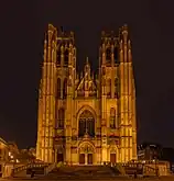 Vista nocturna de la catedral.