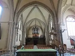 Las bóvedas abombadas de la nave de la catedral de Laval.
