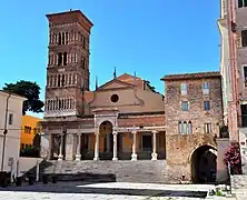 Concatedral de San Cesáreo de Terracina, sede de la primera elección papal celebrada fuera de Roma.