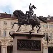 Escultura ecuestre, de Manuel Filiberto de Saboya en la Piazza San Carlo en Turín.