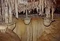 Varias piñas se han formado en una laguna ya retirada en una cueva de Irán.