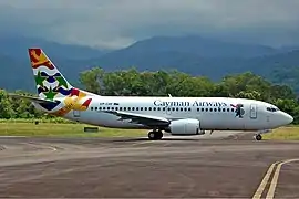 Avión Boeing 737-300 de Cayman Airways.