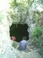 Entrada al cenote cercano a las ruinas de Aké.