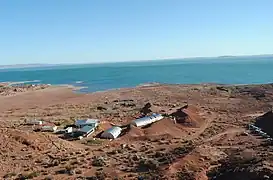 Vista de la margen norte del lago y el CePaLB.