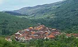 Vista general de Cepeda en primavera.