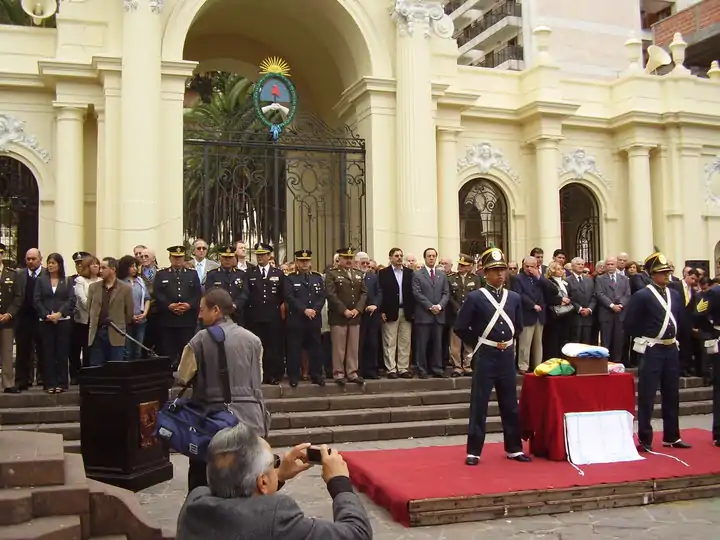 Ceremonia de inhumación de los restos del Coronel Juan José Feliciano Fernández Campero en la Catedral Basílica de San Salvador de Jujuy, provincia de Jujuy, luego de su repatriación desde Jamaica. Mayo de 2010.