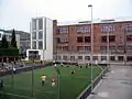 Campo de fútbol en un colegio checo