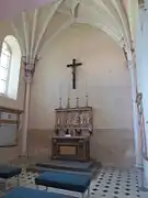 La capilla con un retablo de la resurrección de Lázaro