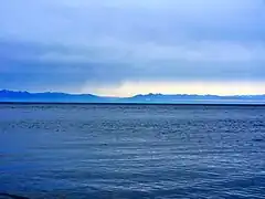 Los montes Jamar-Dabán vistos desde lago Baikal.